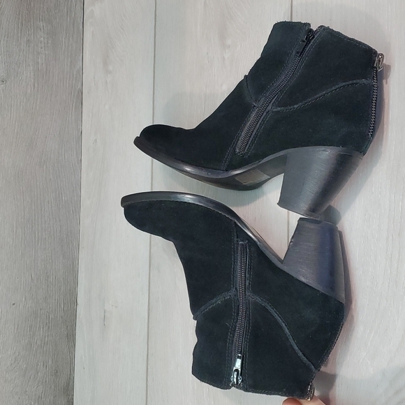 Steve Madden Women "Like New "Milaan Suede Ankle Heels Booties shoes sz 6.5M - Picture 7 of 12